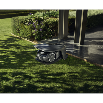 Husqvarna Automower r4 Aspire katoksessa
