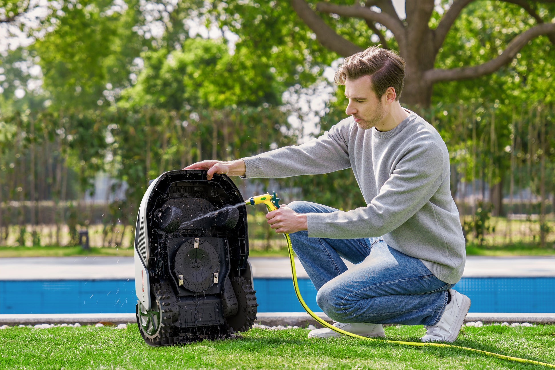 Dreame A1 Pro robottiruohonleikkuri puhdistus vedella