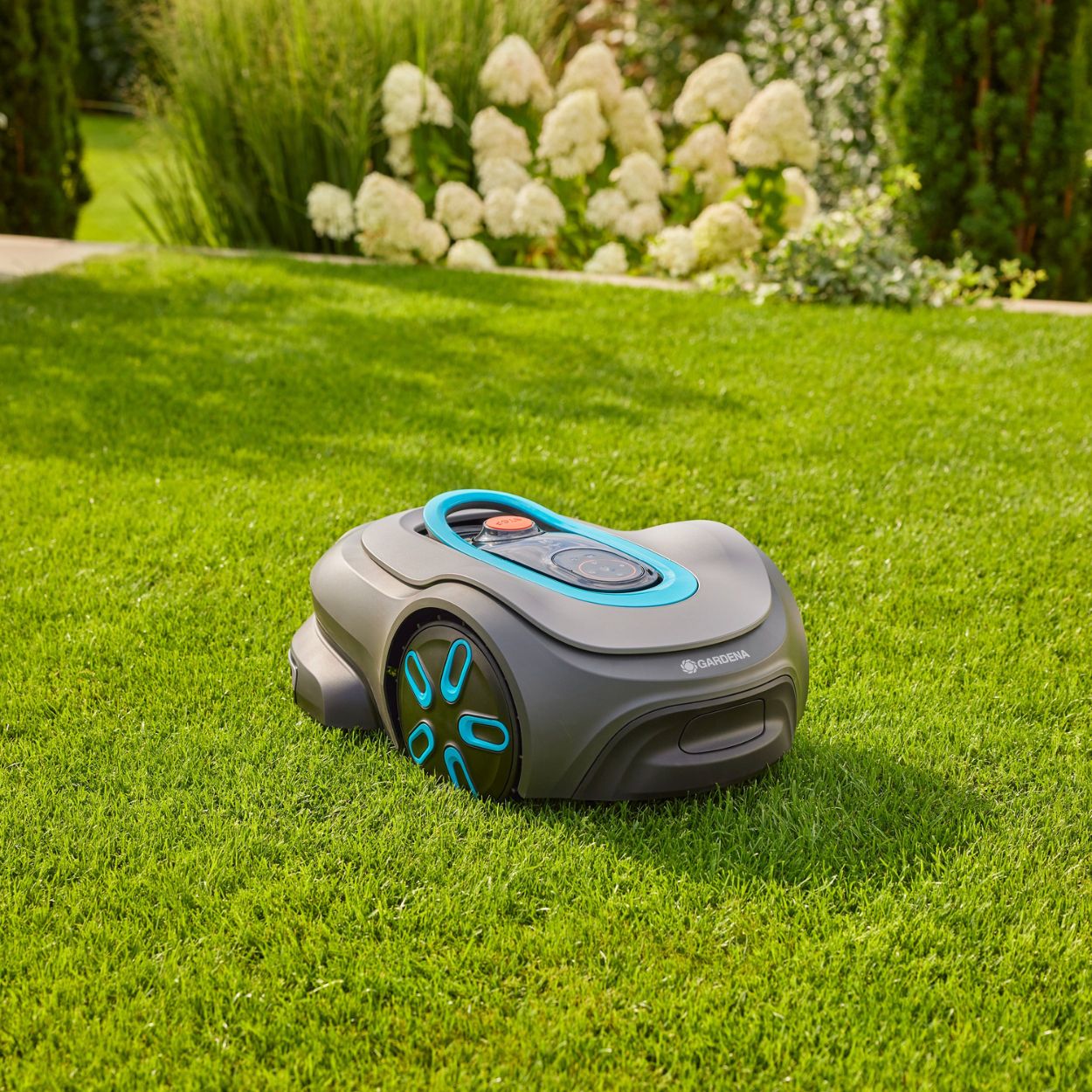 Gardena Smart SILENO Max robottiruohonleikkuri leikkaamassa