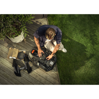 Husqvarna Automower 405XE Nera robottiruohonleikkuri rajalangattomalla teknologialla huolto