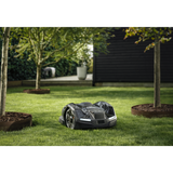 Husqvarna Automower 405XE Nera robottiruohonleikkuri rajalangattomalla teknologialla tyoskentelee
