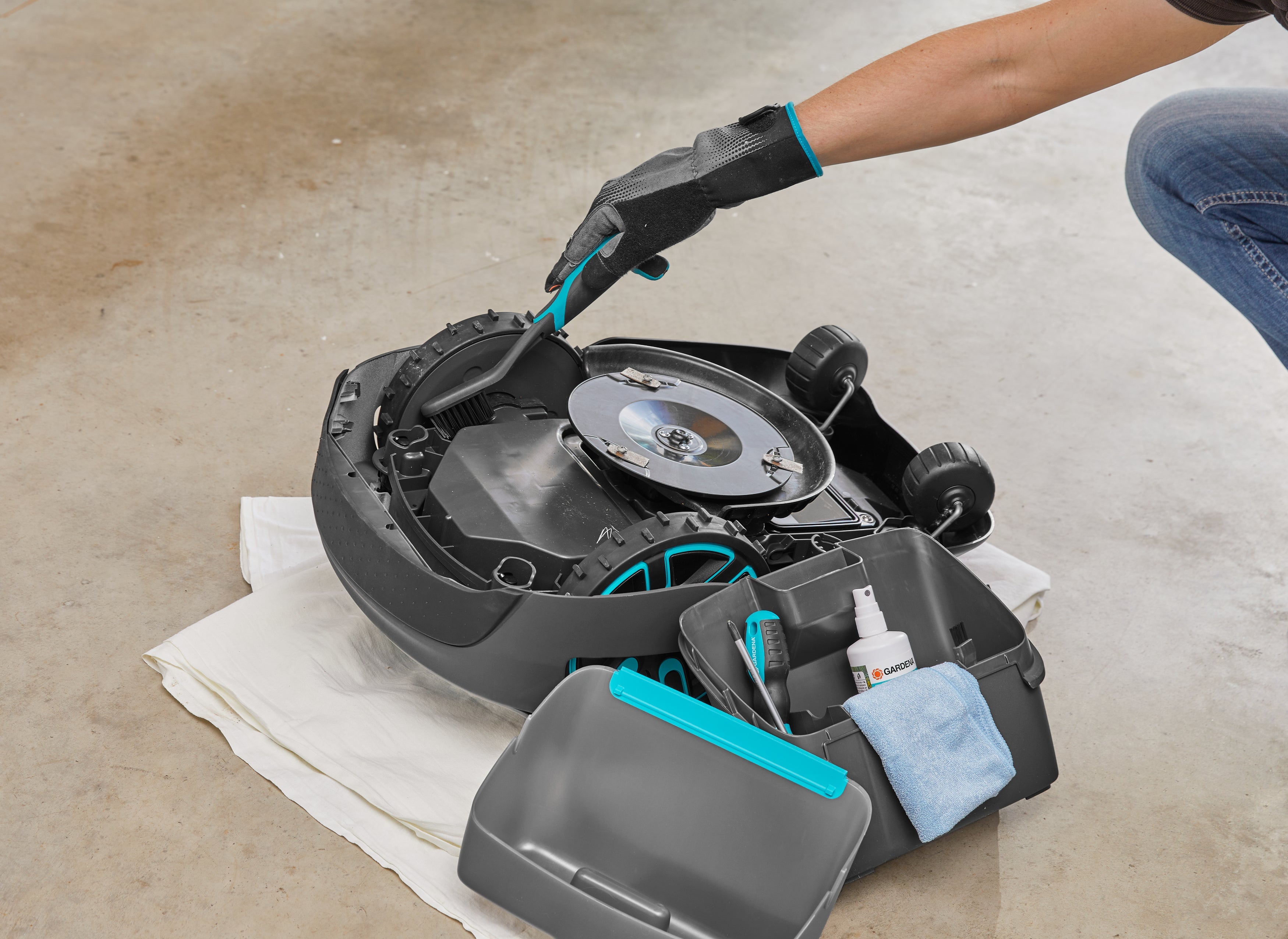 Gardena huolto- ja puhdistussarja robottiruohonleikkurille