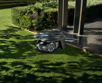 Husqvarna Automower Aspire R4 Suojakatos Käytössä